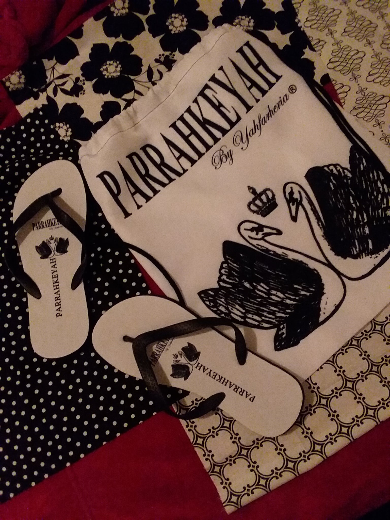 PARRAHKEYAH Black/White T-Shirt Bundle - w/TOTE-ME BAG
