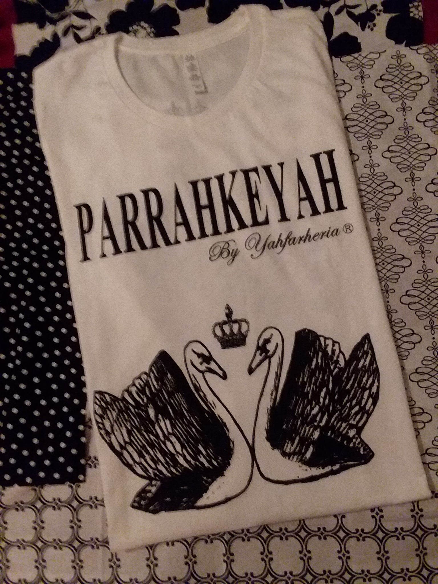 PARRAHKEYAH Black/White T-Shirt Bundle - w/TOTE-ME BAG